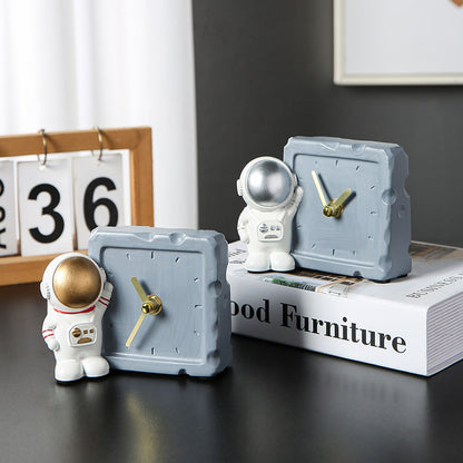 Astronaut creative children\'s room bookcase desktop astronaut clock Trinket boy\'s bedroom bedside decoration