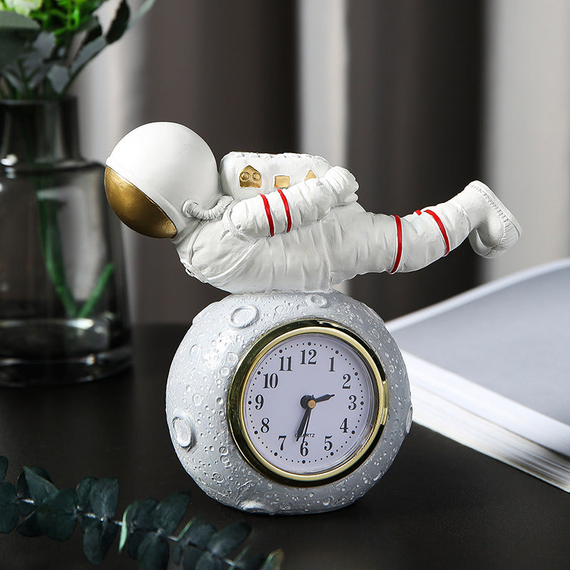 Astronaut creative children\'s room bookcase desktop astronaut clock Trinket boy\'s bedroom bedside decoration