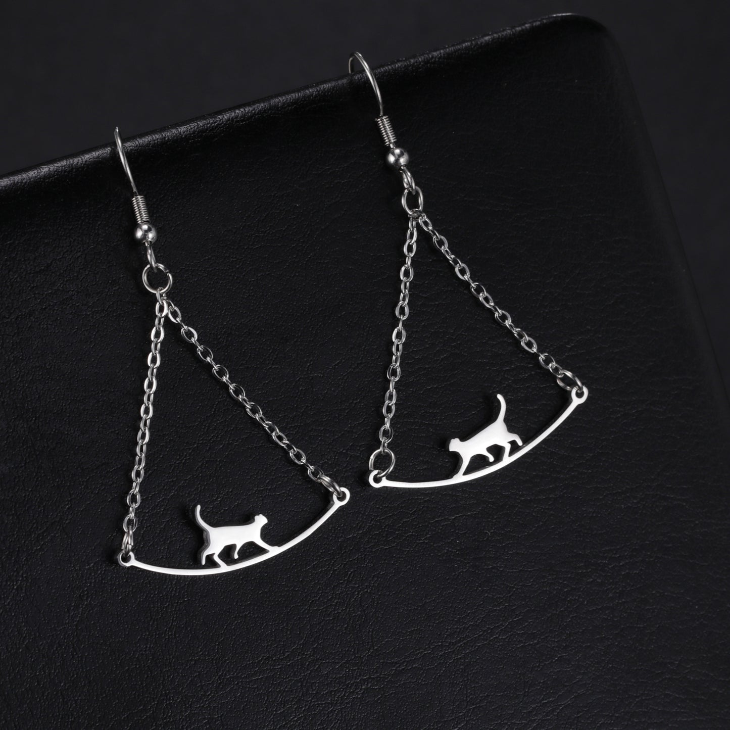 Simple Rope Walking Cat Earrings