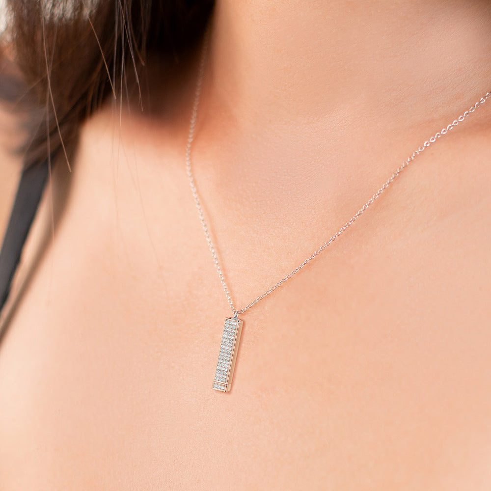 Simple Diamond Inlaid Rectangular Three-dimensional Necklace