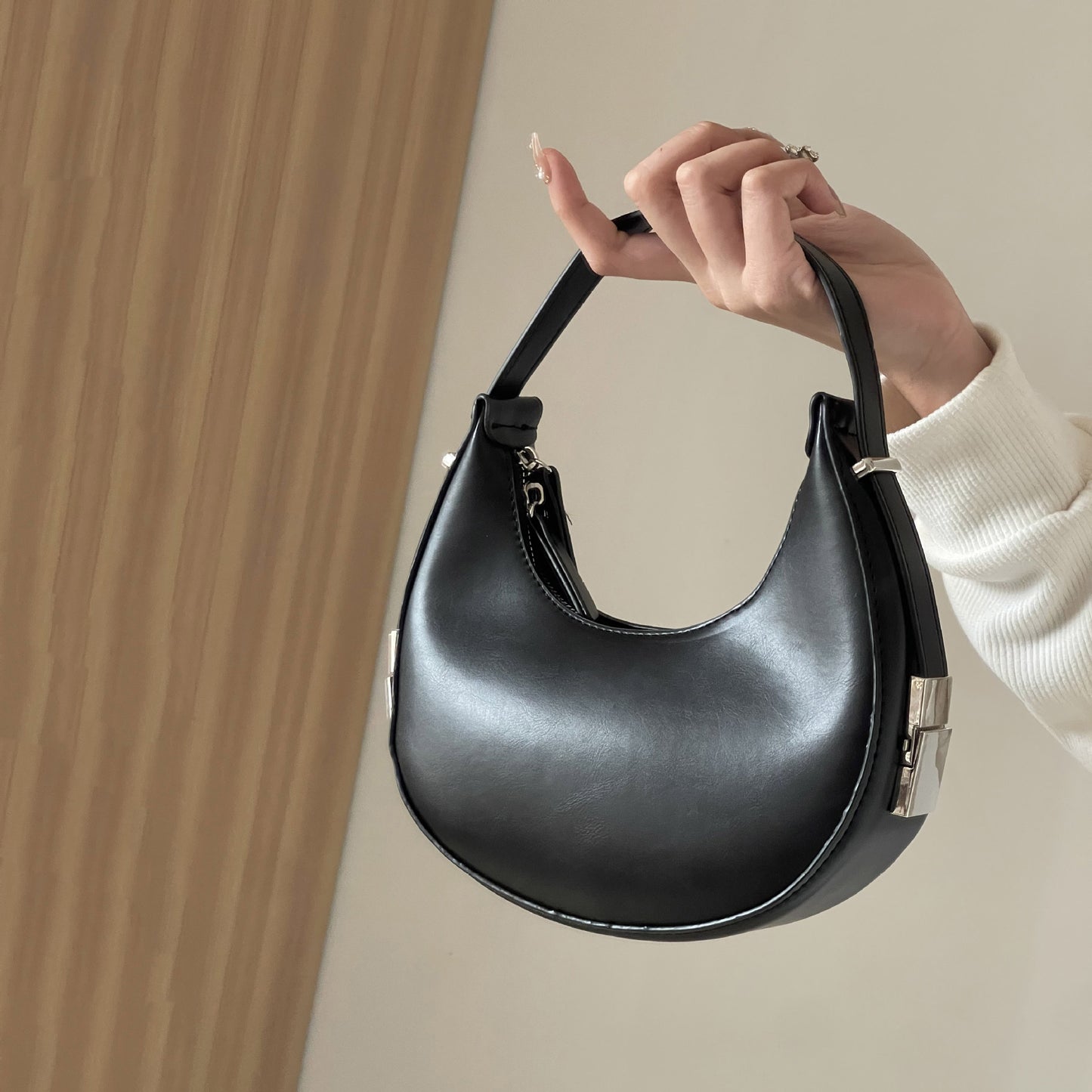 All-match Twist Lock Crescent Shaped Shoulder Handbag